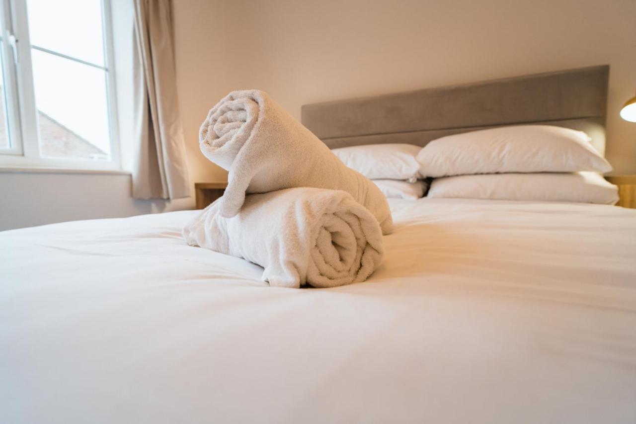 Beautiful Town House With Private Garden And Patio Villa Canford Magna Ngoại thất bức ảnh