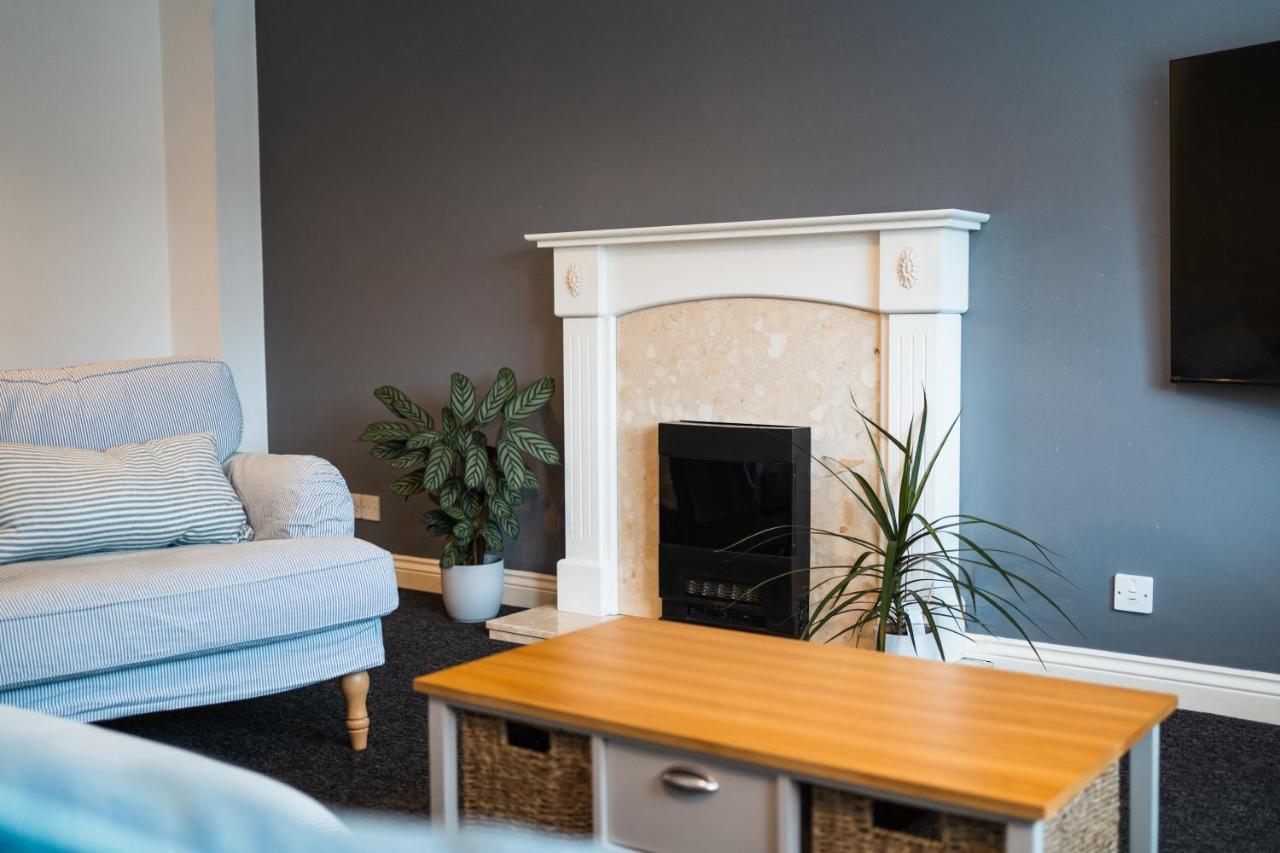 Beautiful Town House With Private Garden And Patio Villa Canford Magna Ngoại thất bức ảnh
